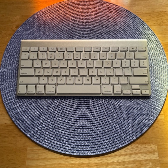 Apple Wireless Keyboard A1314 for Home Office - Picture 1 of 3